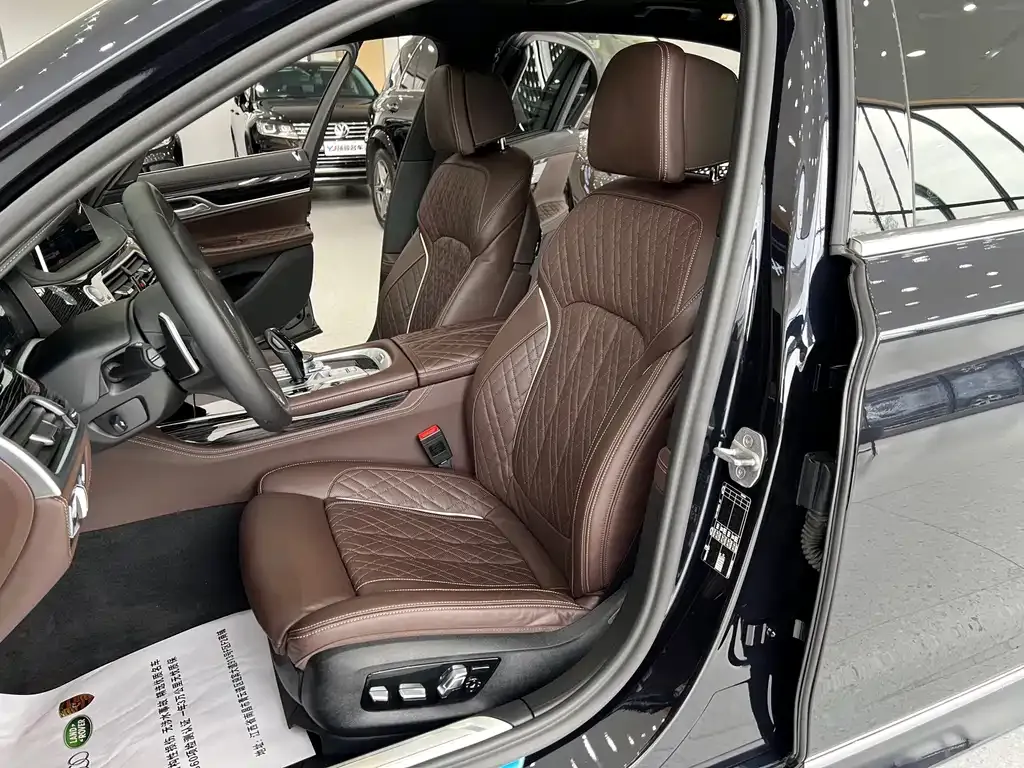 BMW 7 Series — фото 10
