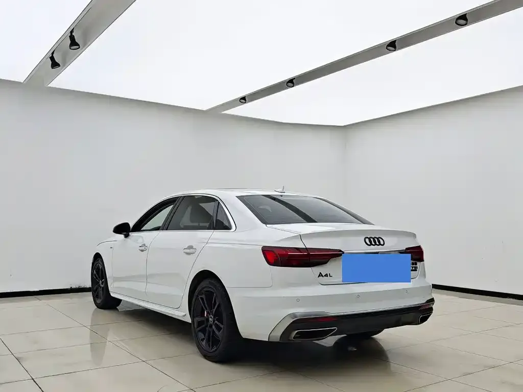Audi A4L — фото 2