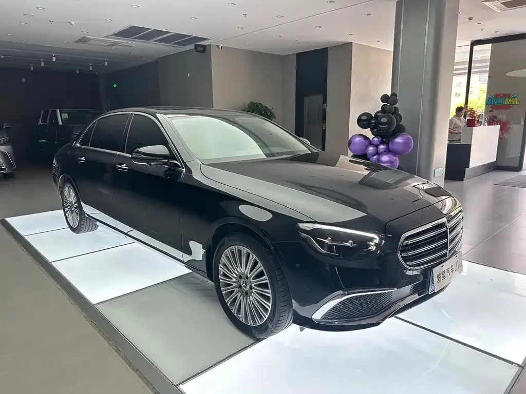 Mercedes-Benz E-Class — фото 1