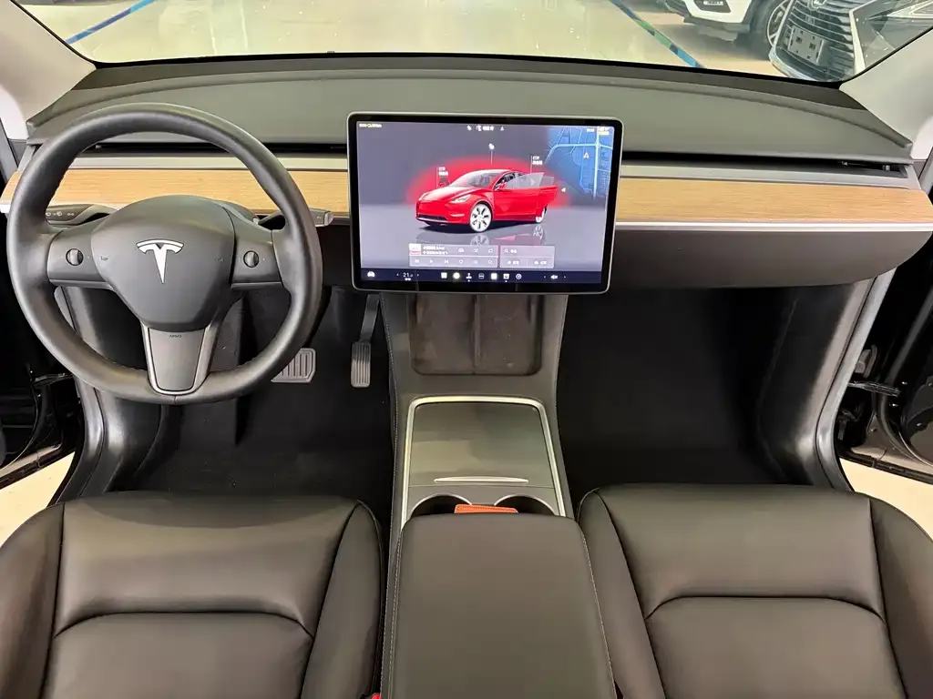 Tesla Model Y — фото 3