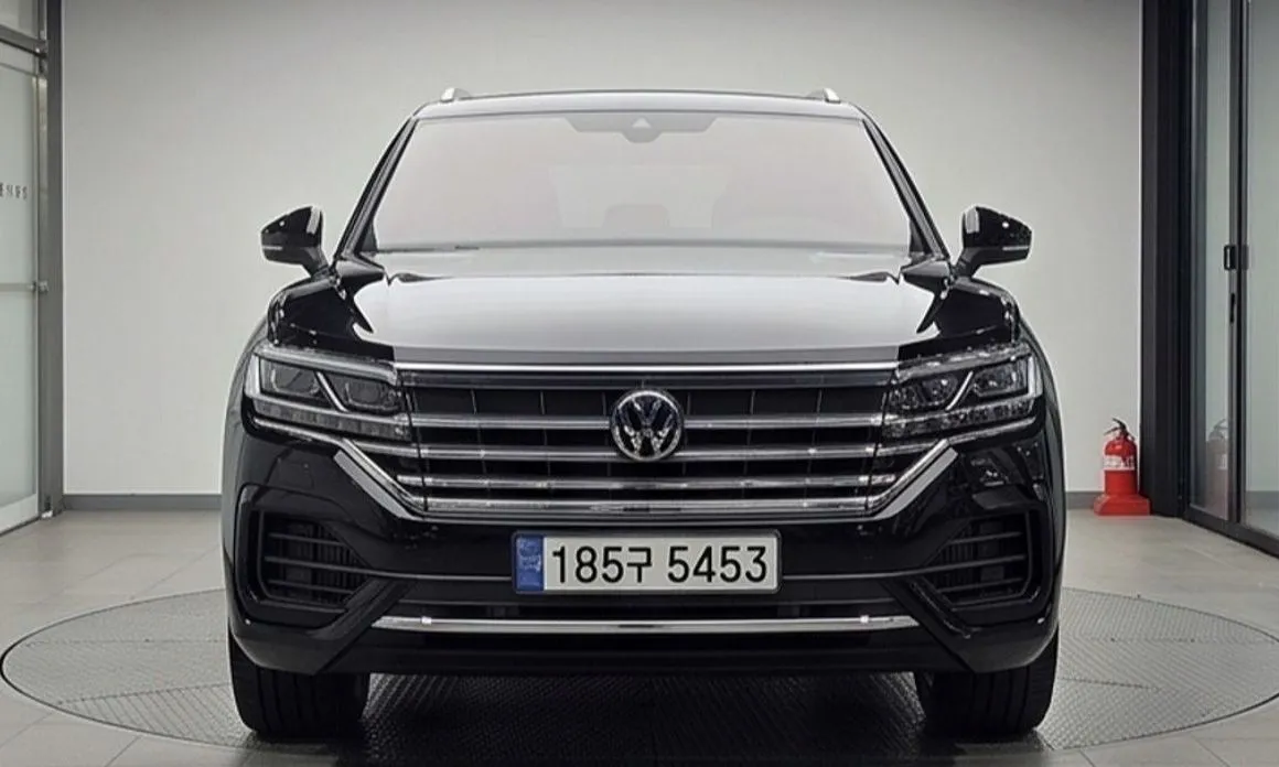 Volkswagen Touareg — фото 1