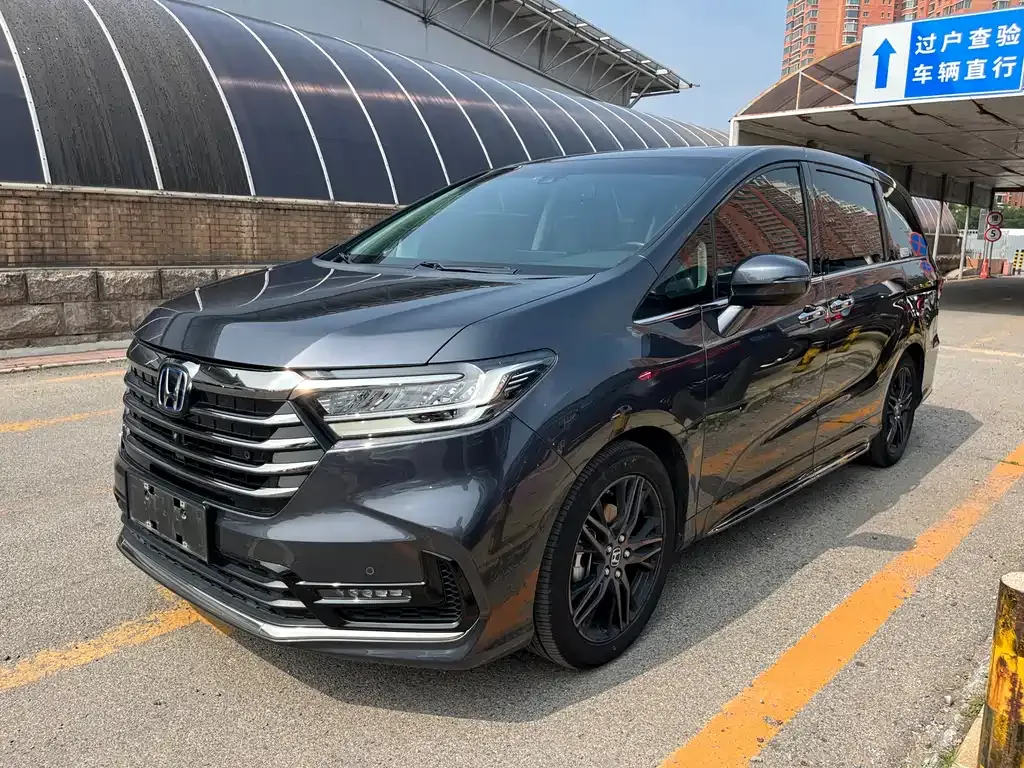 Honda Odyssey — фото 1