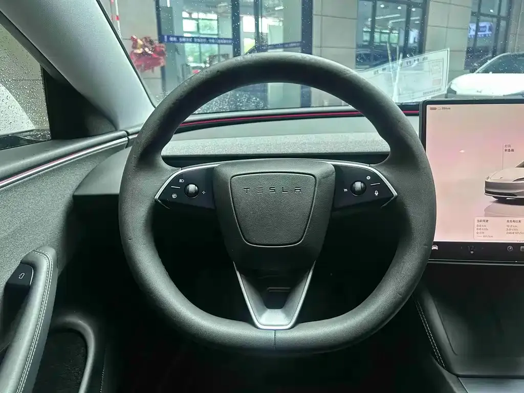 Tesla Model 3 — фото 8