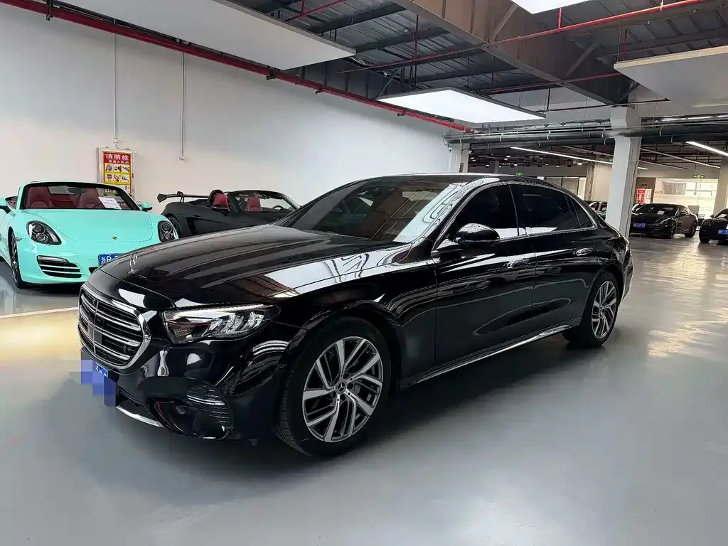Mercedes-Benz E-Class — фото 1