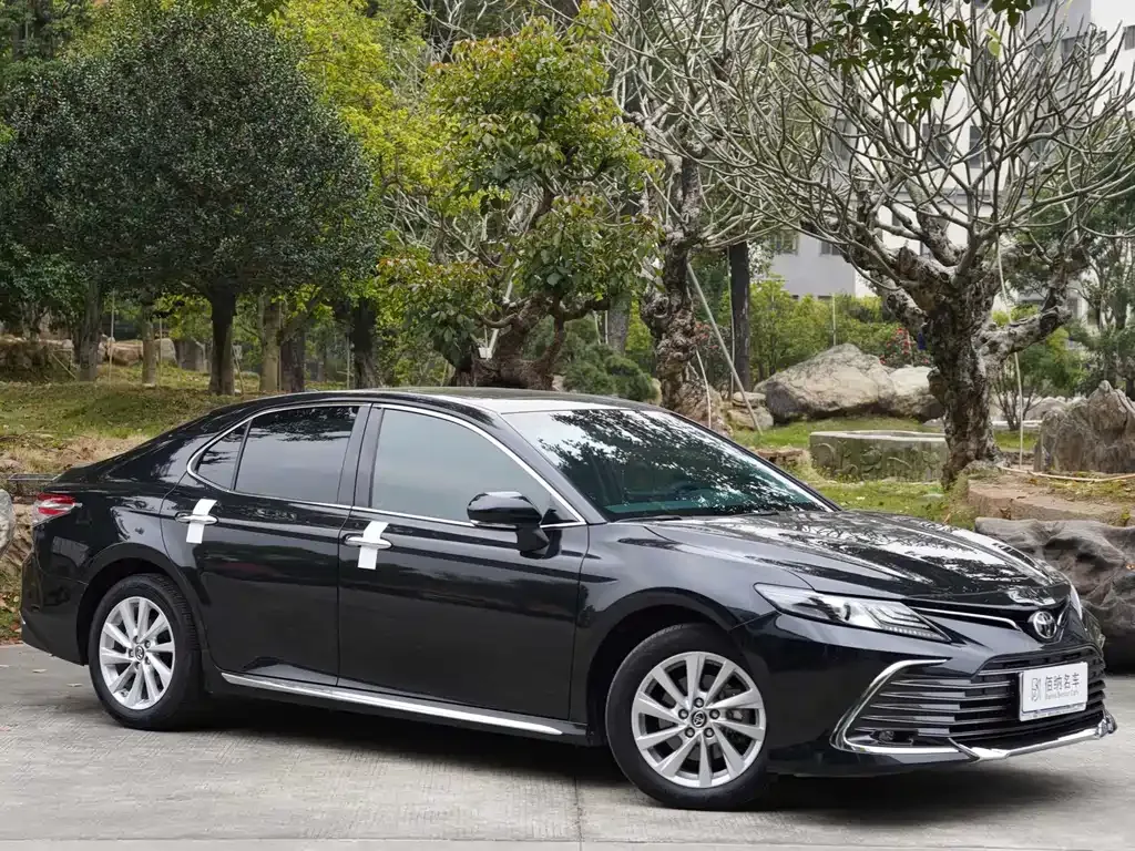 Toyota Camry — фото 6