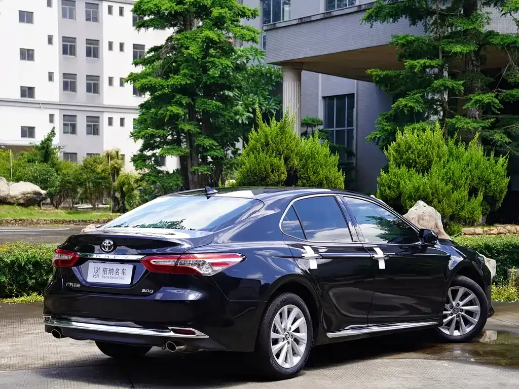 Toyota Camry — фото 8