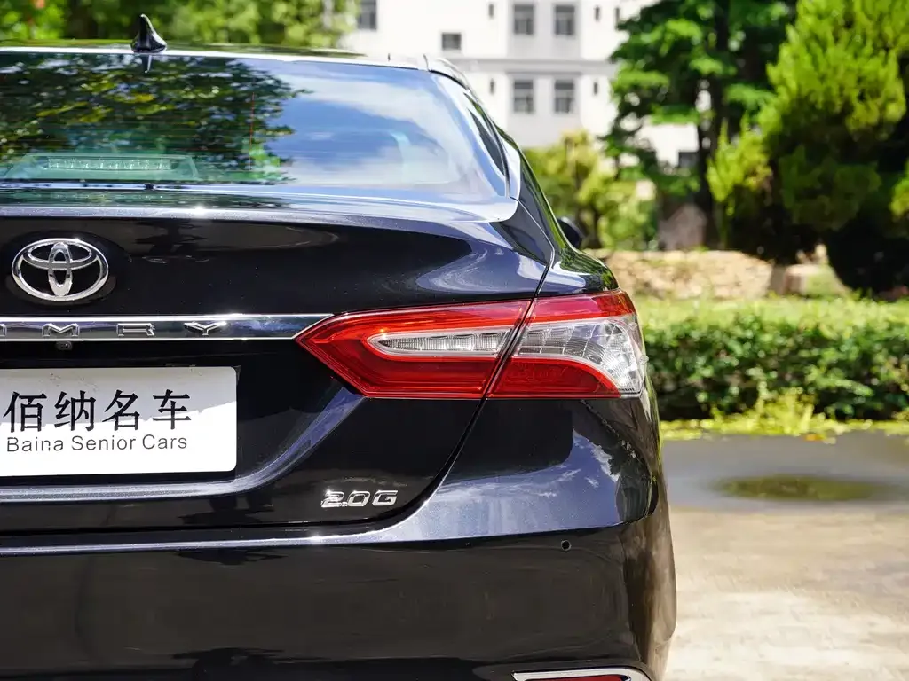 Toyota Camry — фото 5