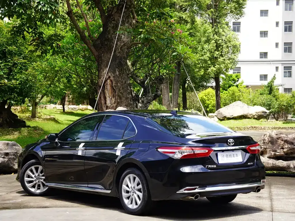 Toyota Camry — фото 9