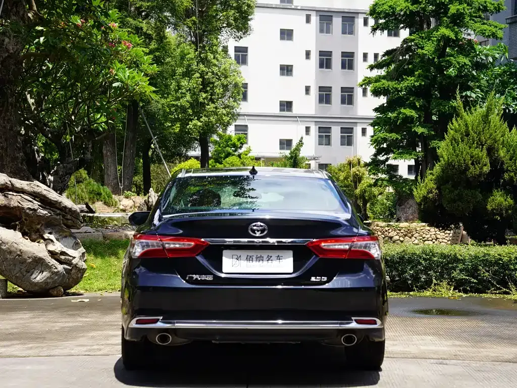 Toyota Camry — фото 7