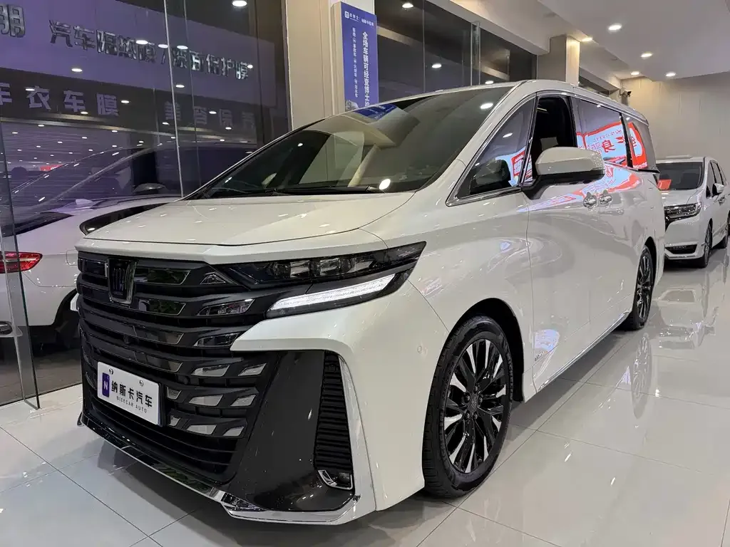 Toyota Vellfire — фото 1