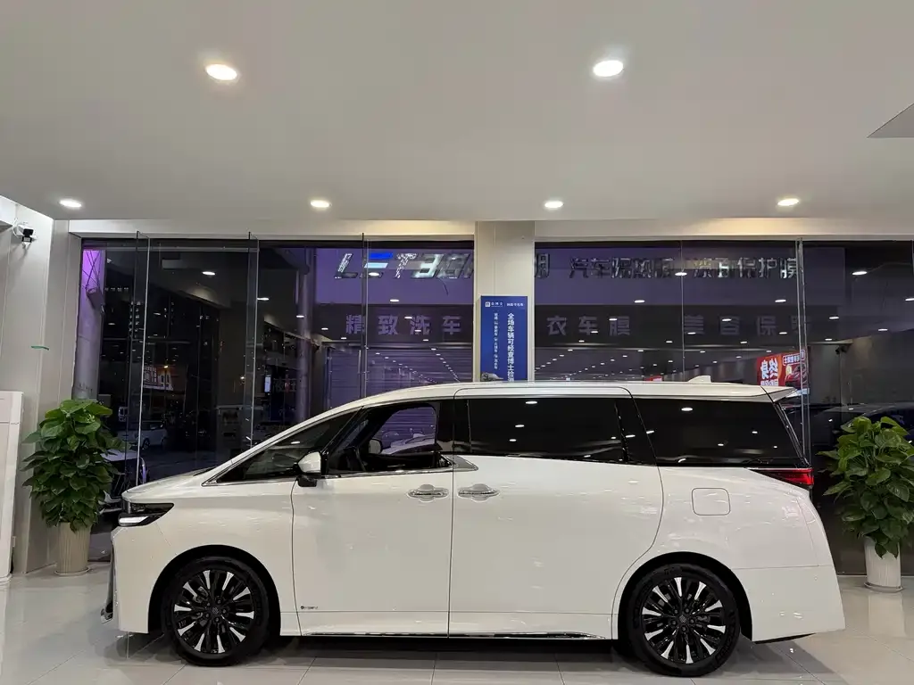 Toyota Vellfire — фото 9