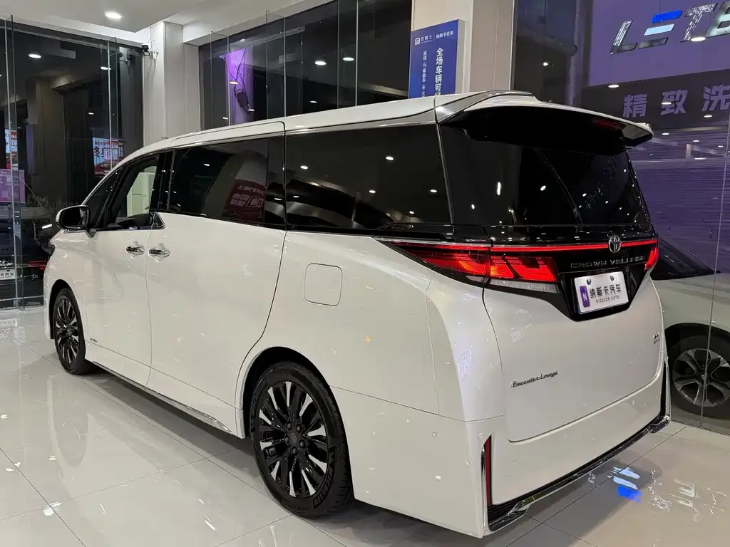 Toyota Vellfire — фото 3