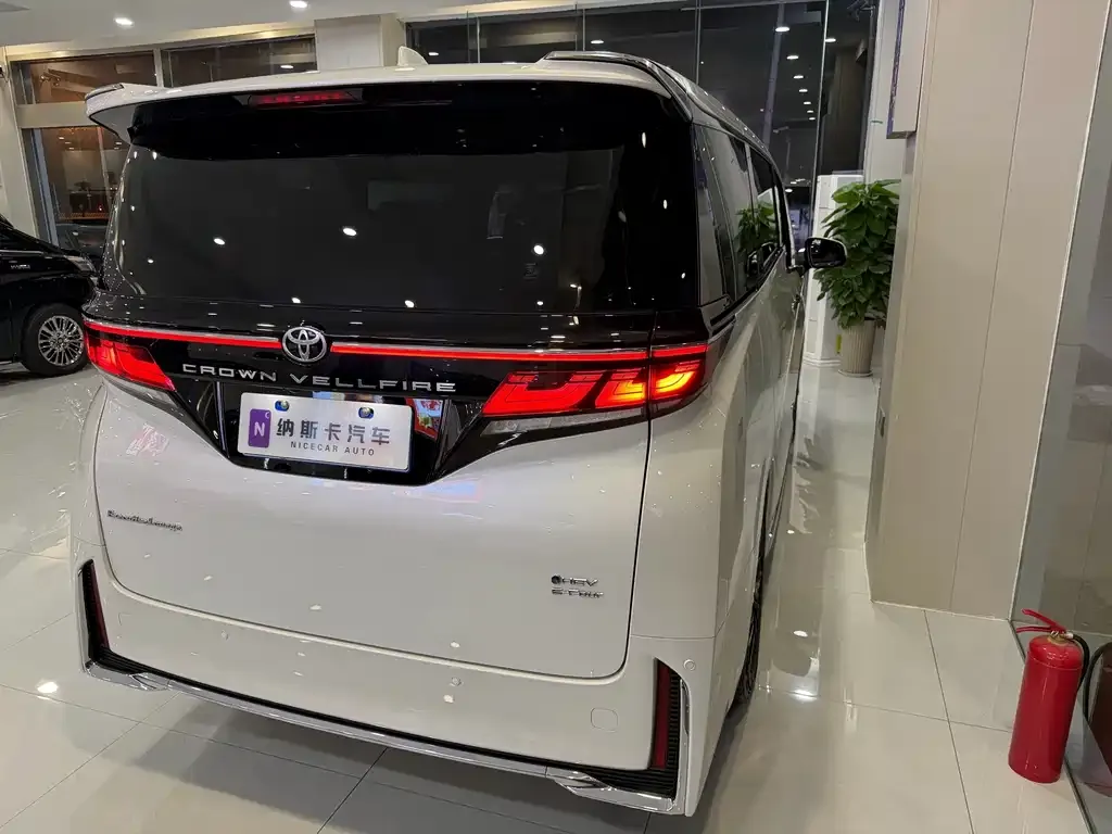 Toyota Vellfire — фото 8