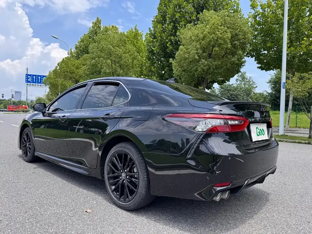 Toyota Camry — фото 9