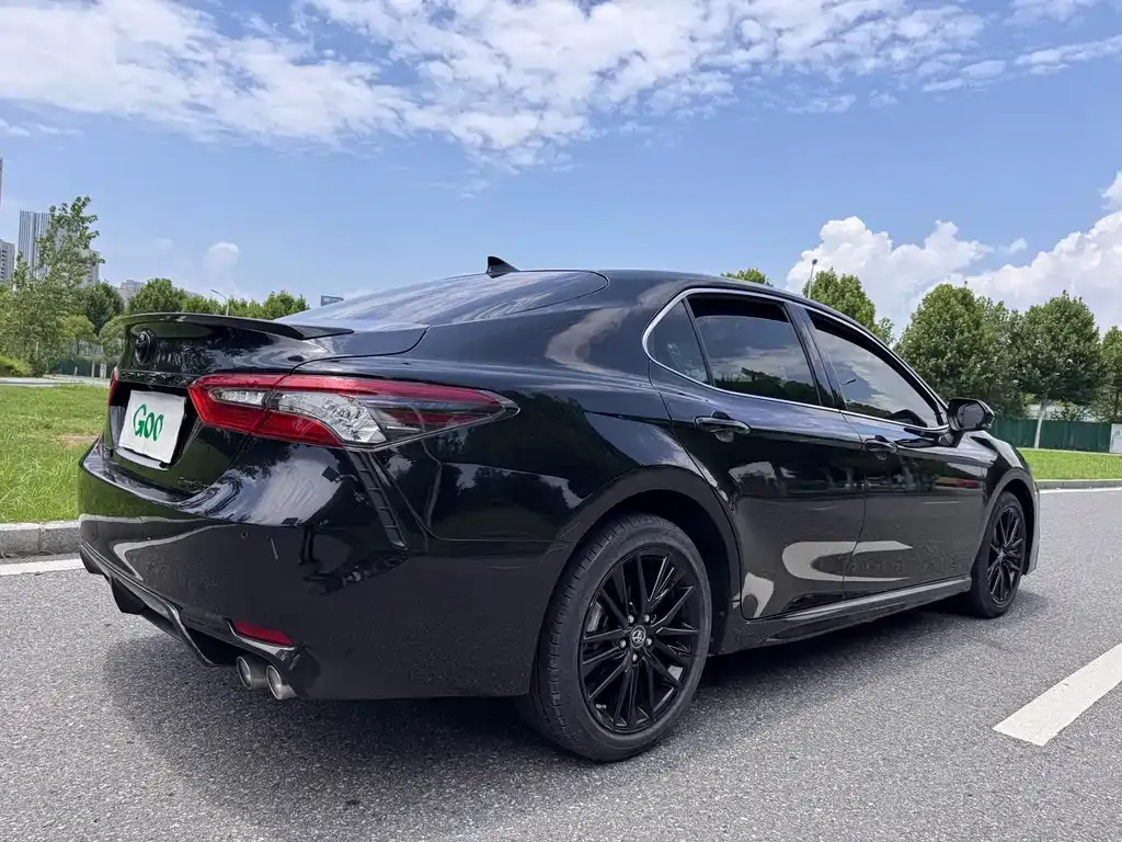 Toyota Camry — фото 2