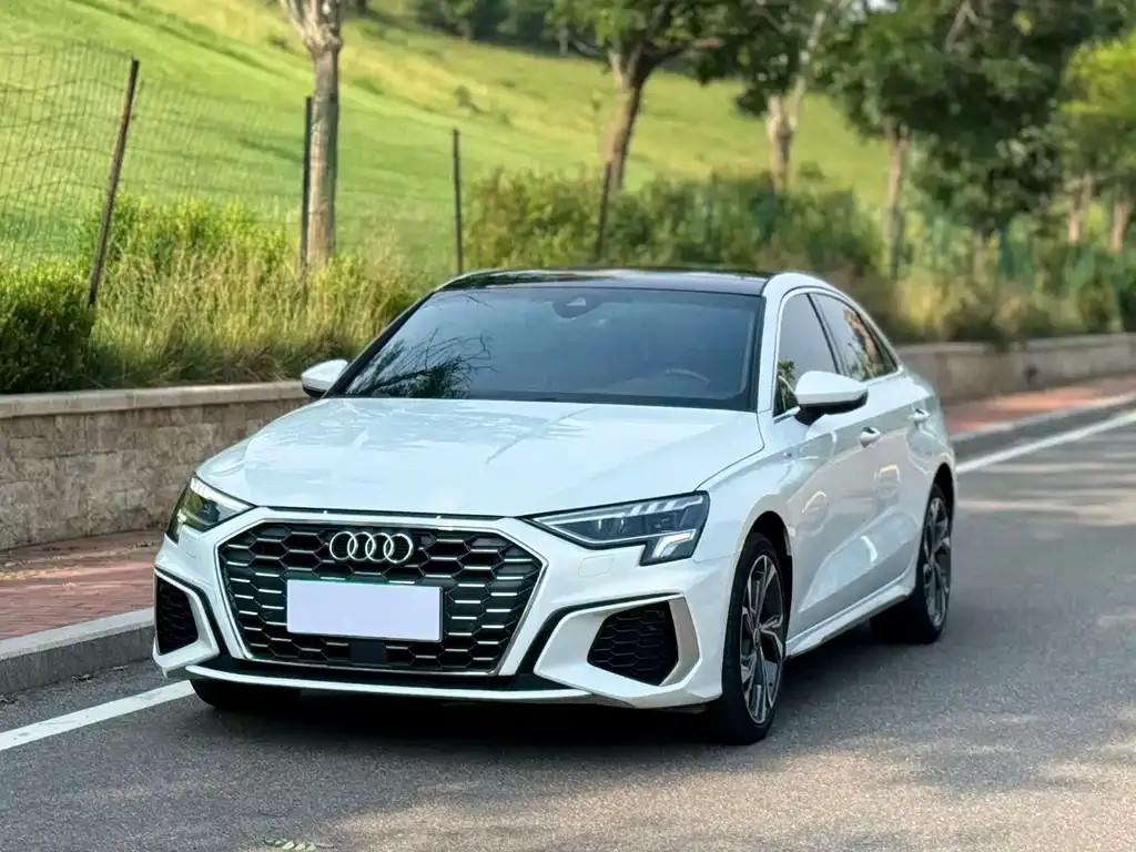 Audi A3 — фото 1