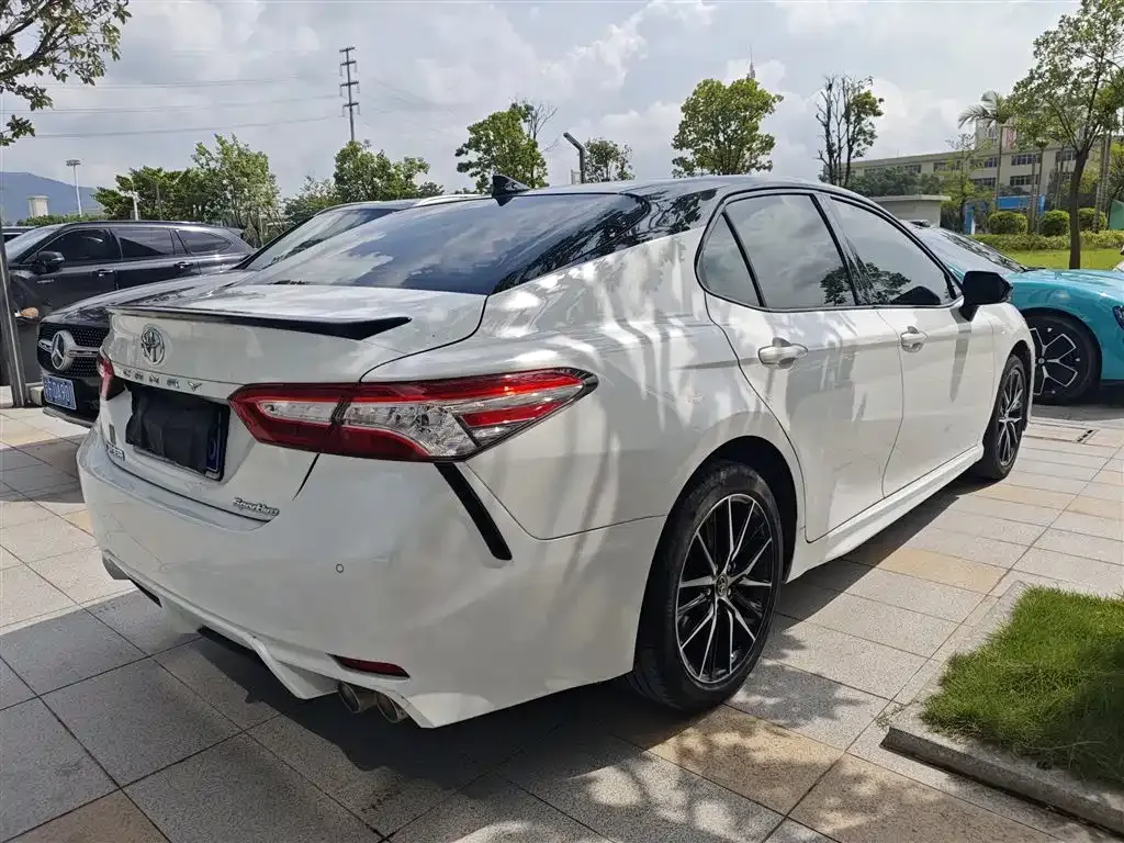 Toyota Camry — фото 8
