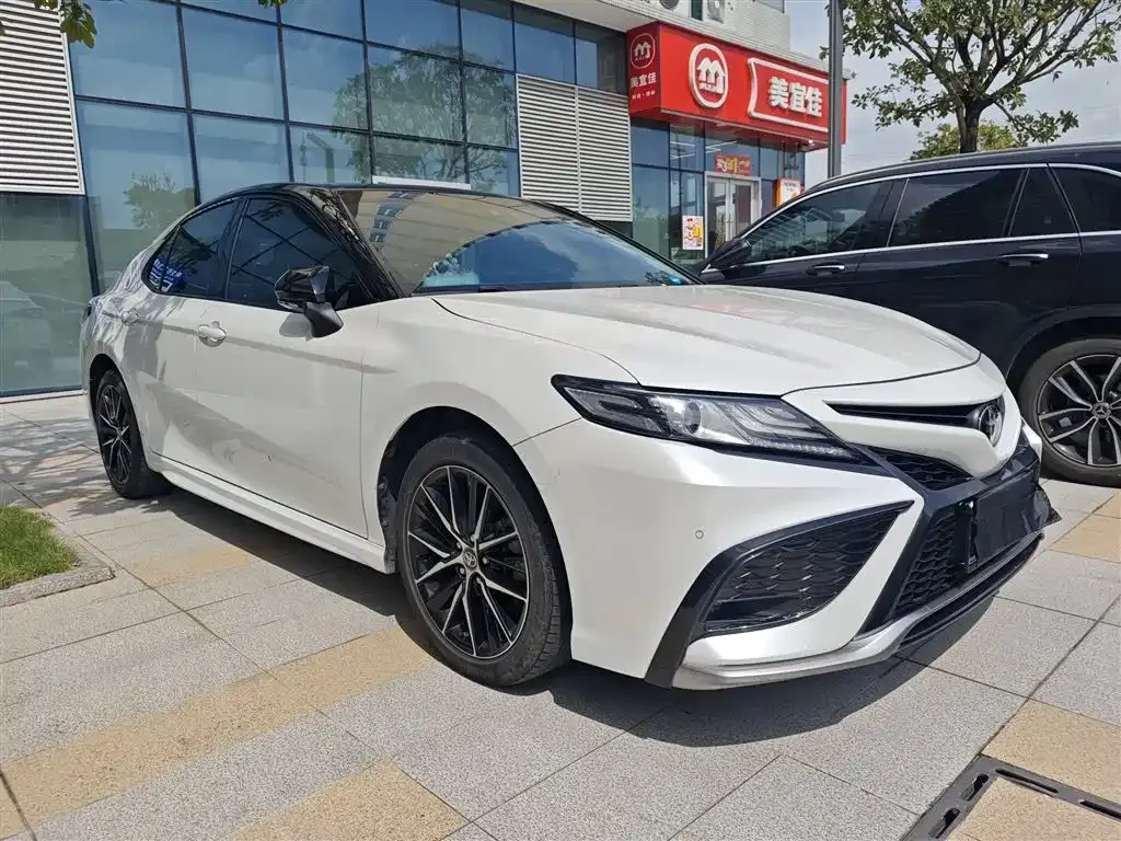 Toyota Camry — фото 9