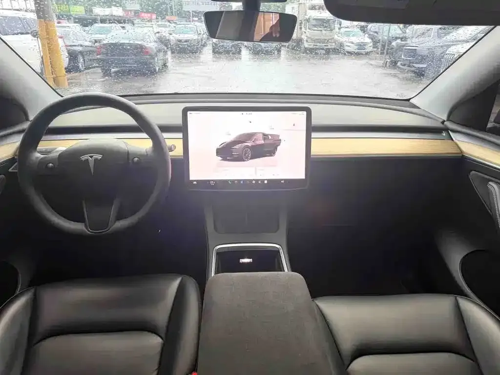 Tesla Model Y — фото 10