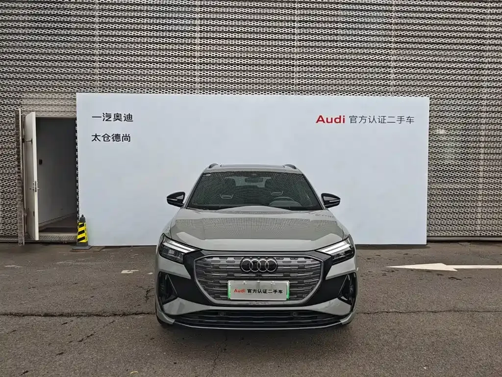 Audi Q4 e-tron — фото 1