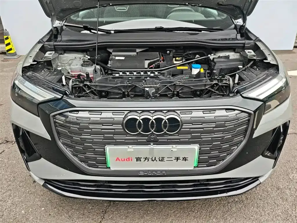 Audi Q4 e-tron — фото 2