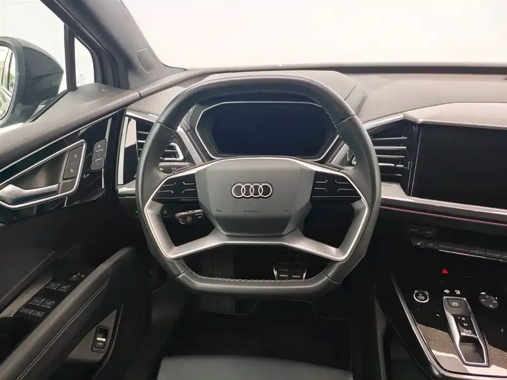 Audi Q4 e-tron — фото 6