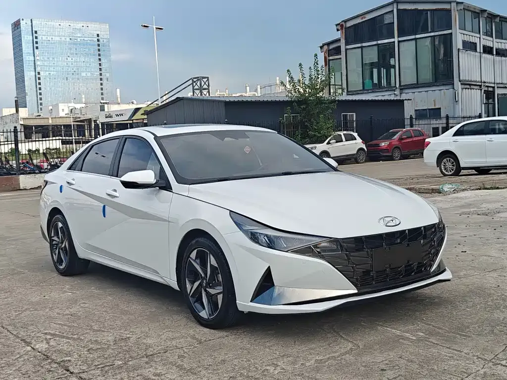 Hyundai Elantra — фото 6