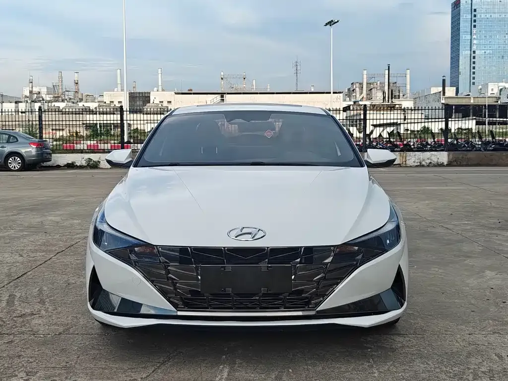 Hyundai Elantra — фото 3