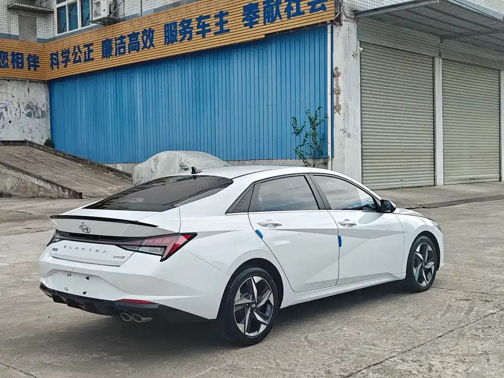 Hyundai Elantra — фото 10