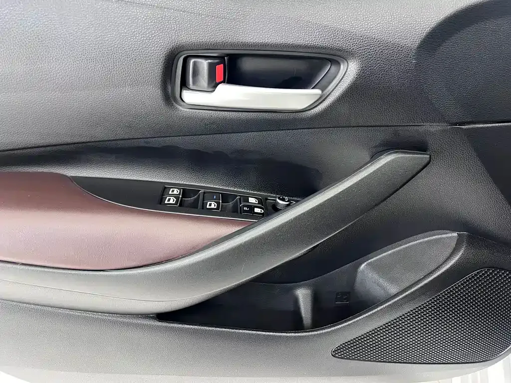 Toyota Corolla — фото 10