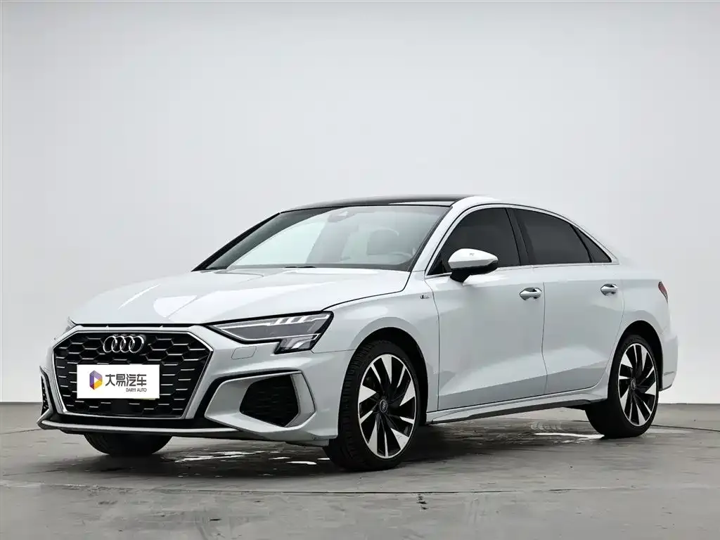 Audi A3 — фото 1