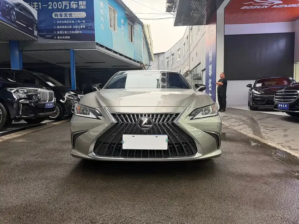Lexus ES — фото 10