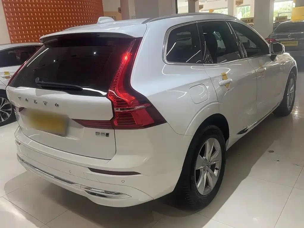 Volvo XC60 — фото 10