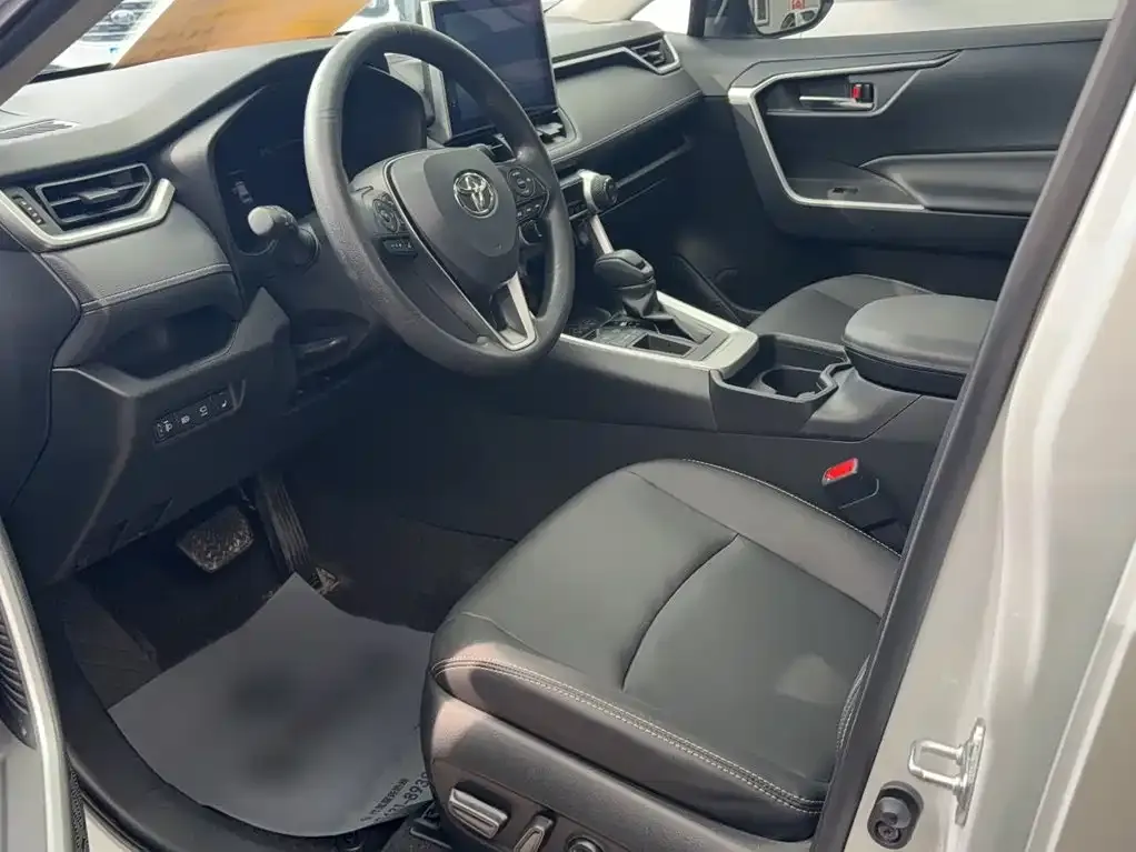 Toyota RAV4 — фото 5