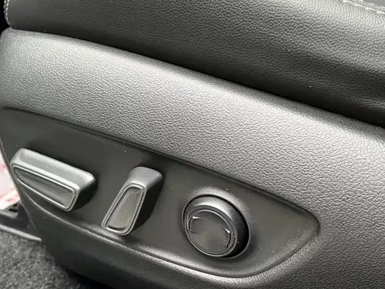 Toyota RAV4 — фото 10