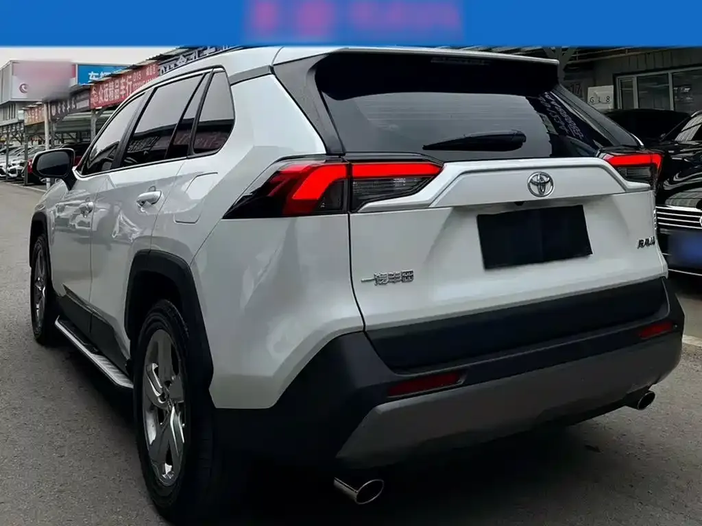 Toyota RAV4 — фото 4