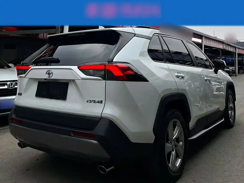 Toyota RAV4 — фото 7