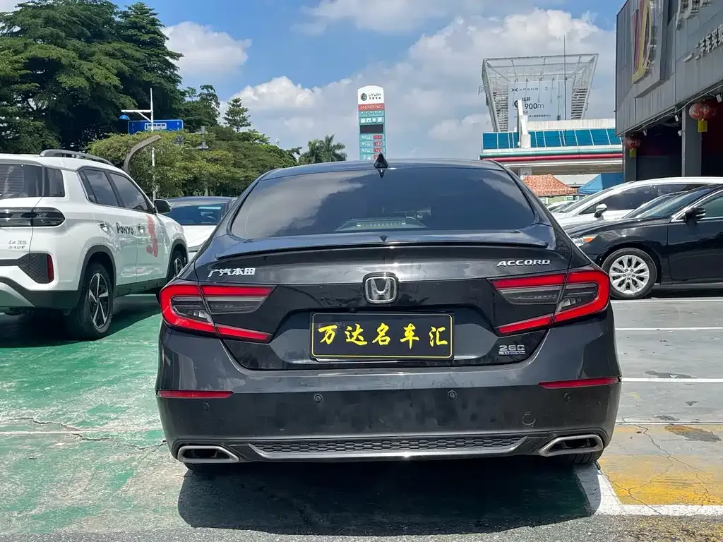 Honda Accord — фото 8