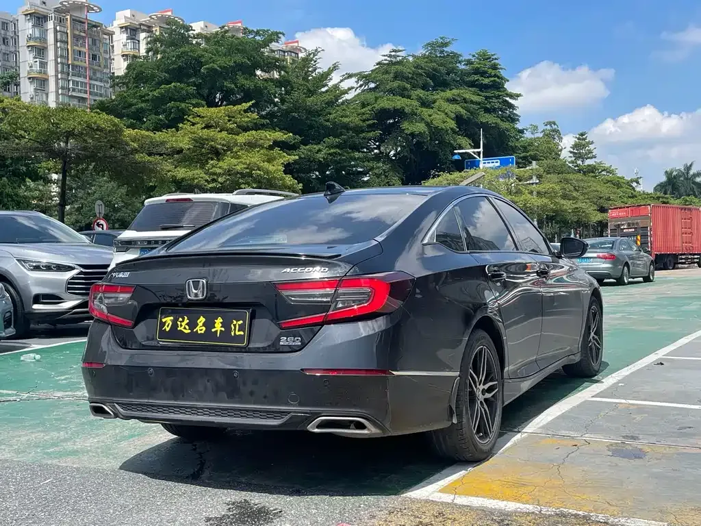 Honda Accord — фото 10