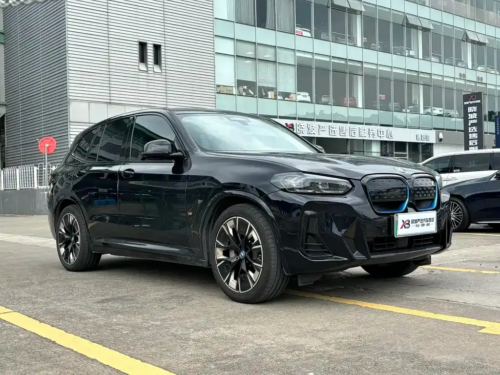 BMW iX3 — фото 6