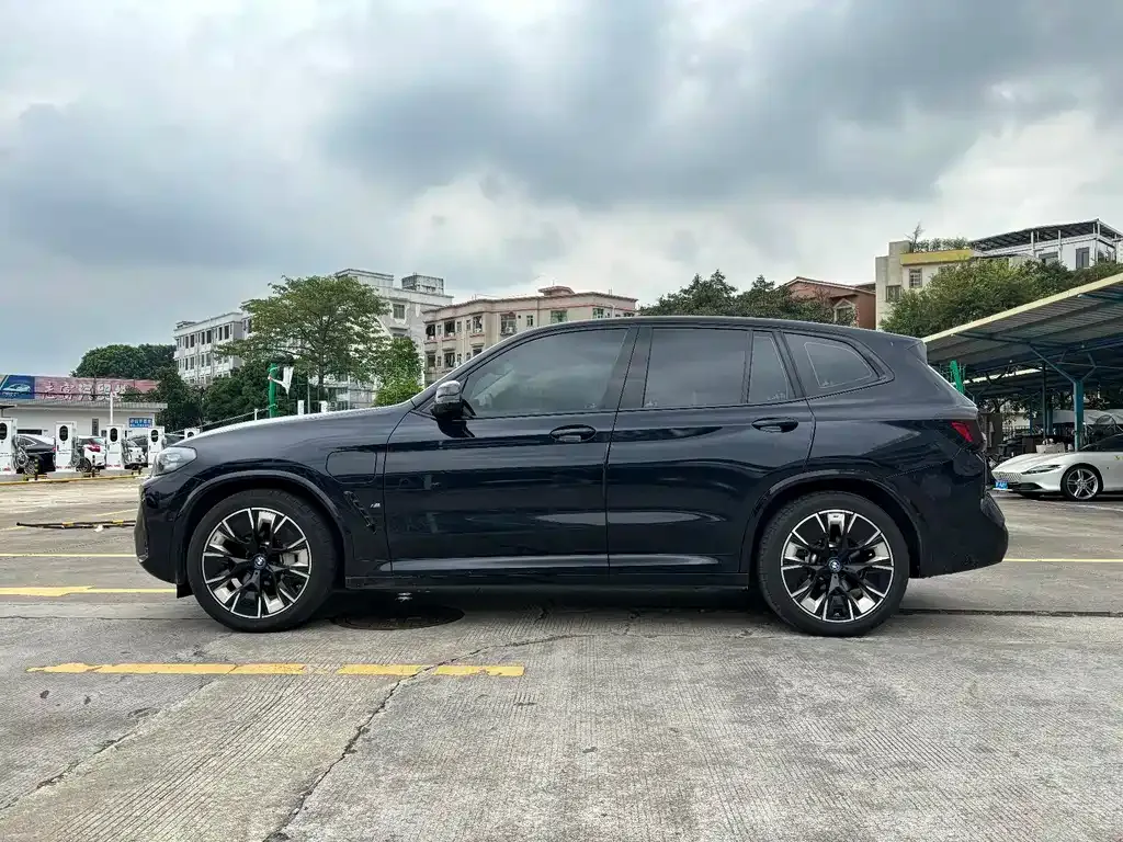 BMW iX3 — фото 2