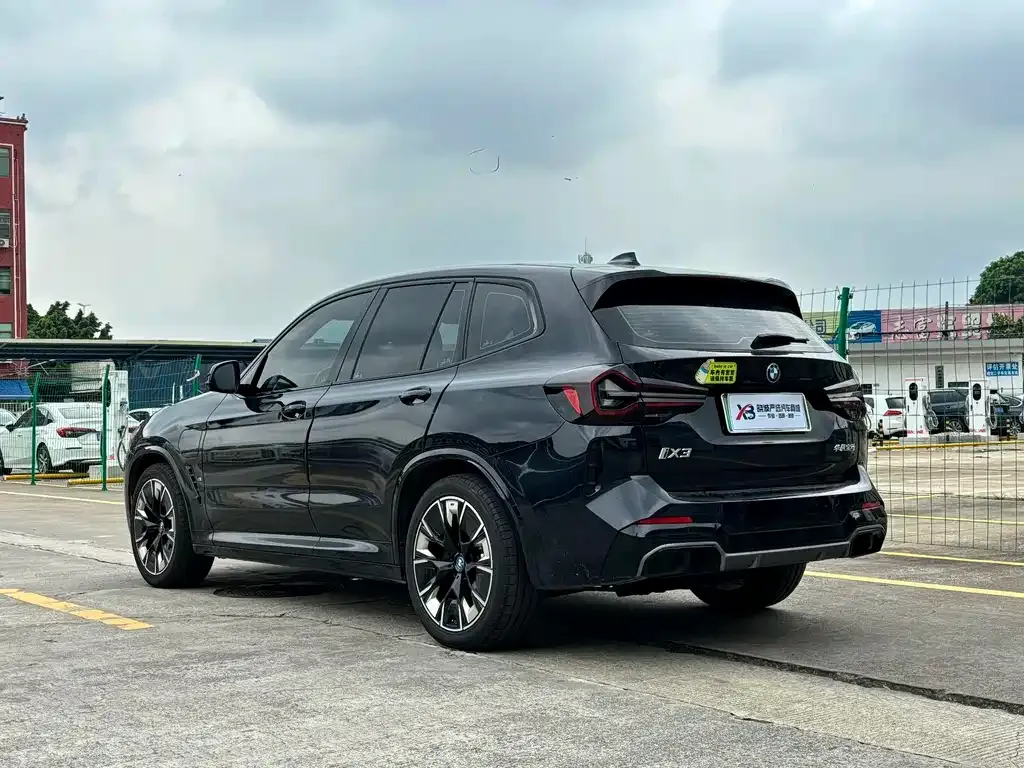 BMW iX3 — фото 10