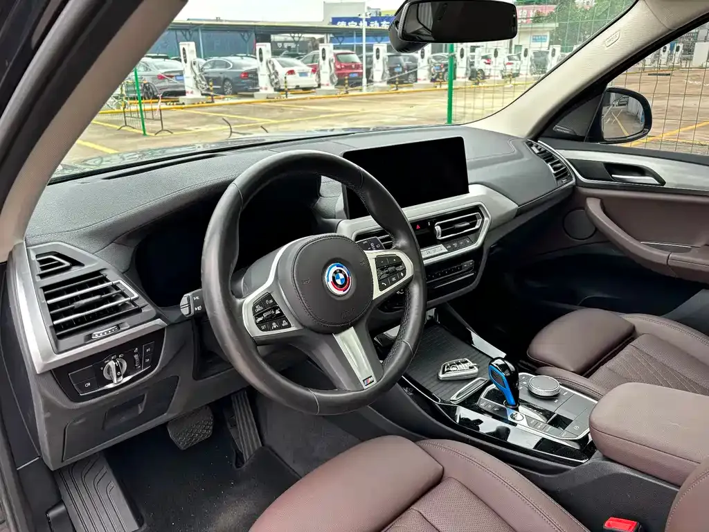 BMW iX3 — фото 4