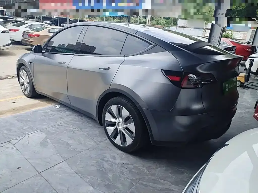 Tesla Model Y — фото 9