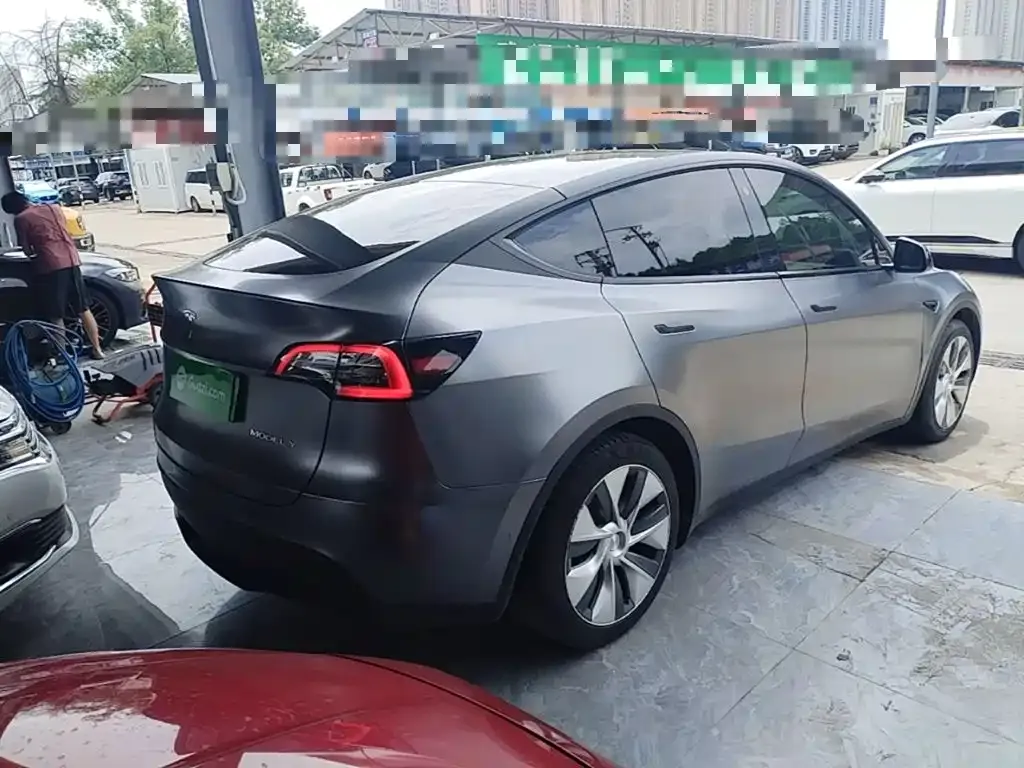 Tesla Model Y — фото 10