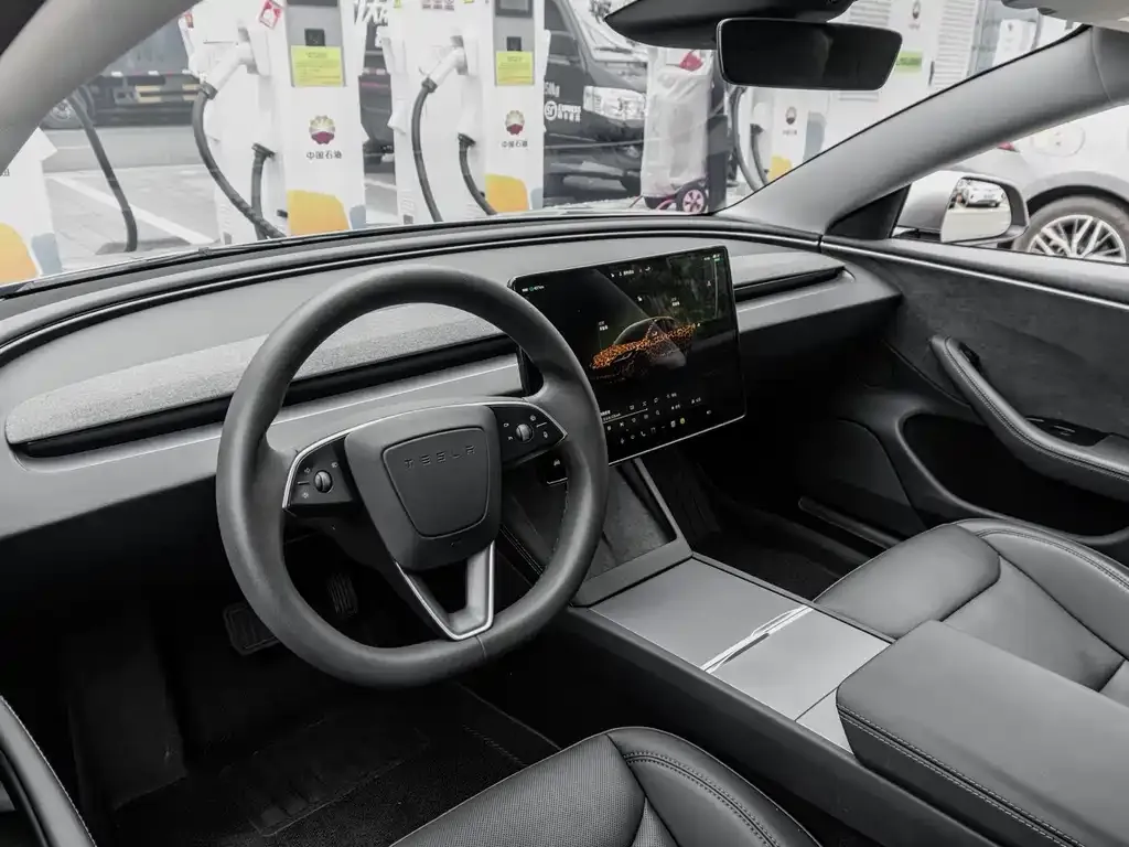 Tesla Model 3 — фото 4