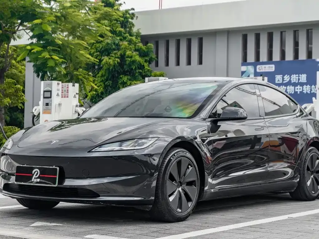 Tesla Model 3 — фото 7