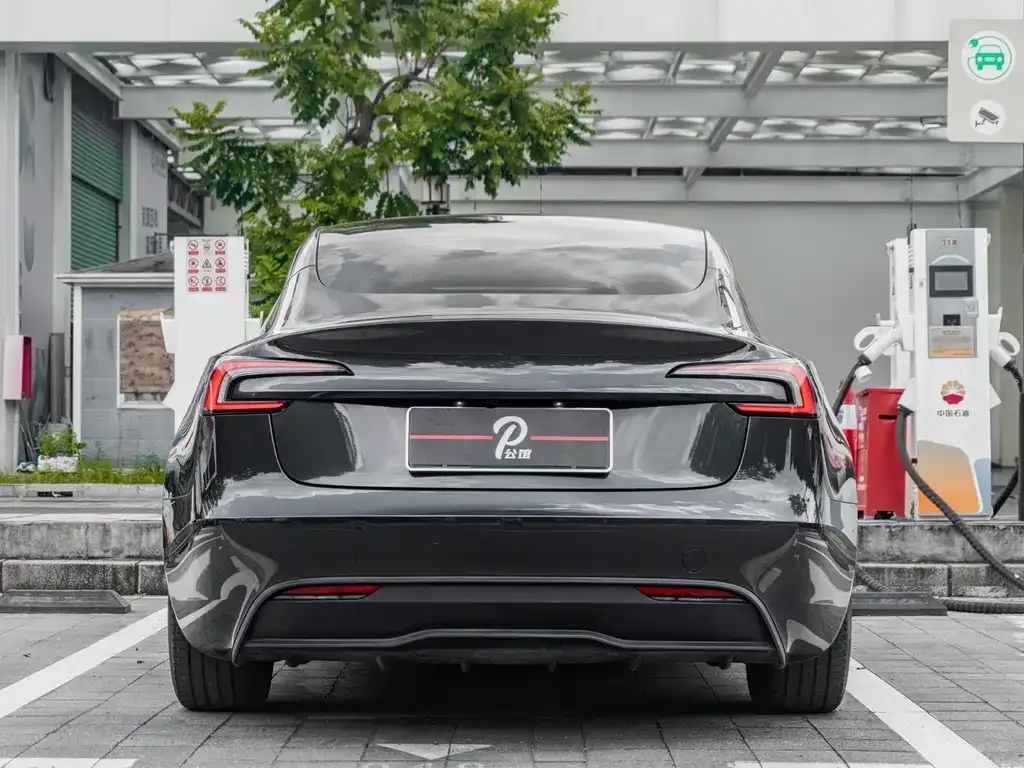 Tesla Model 3 — фото 3