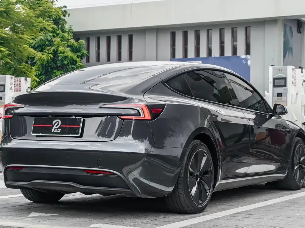 Tesla Model 3 — фото 9