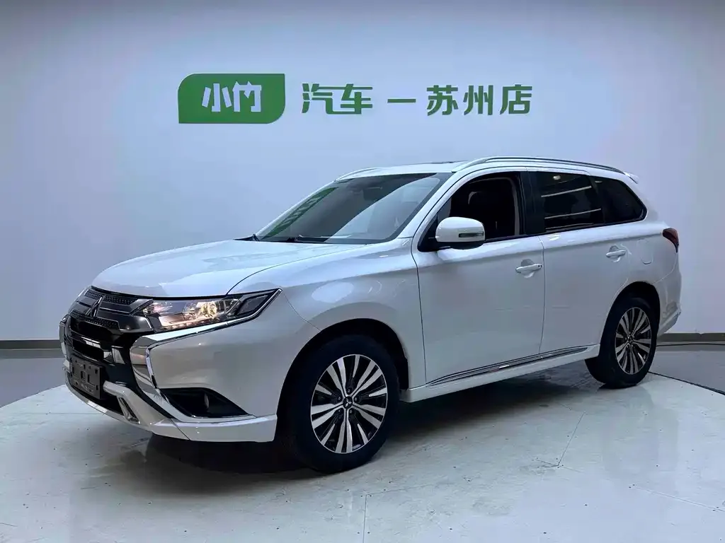 Mitsubishi Outlander — фото 1